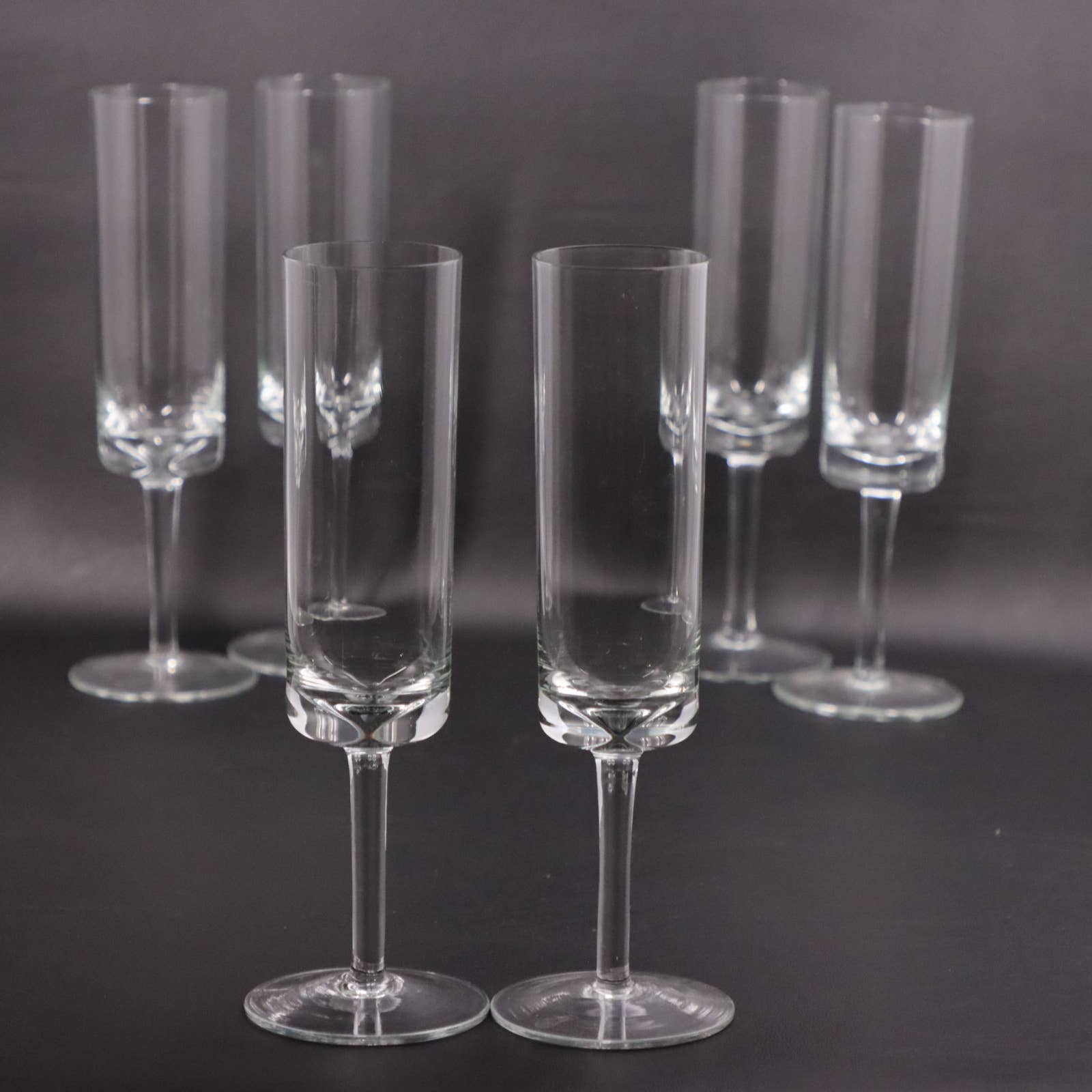 http://thompsonandcrowe.com/cdn/shop/products/6pc-Modern-Straight-Sided-Champagne-Flute-Glasses-8-1-4-x-1-3-4-8.jpg?v=1688847726