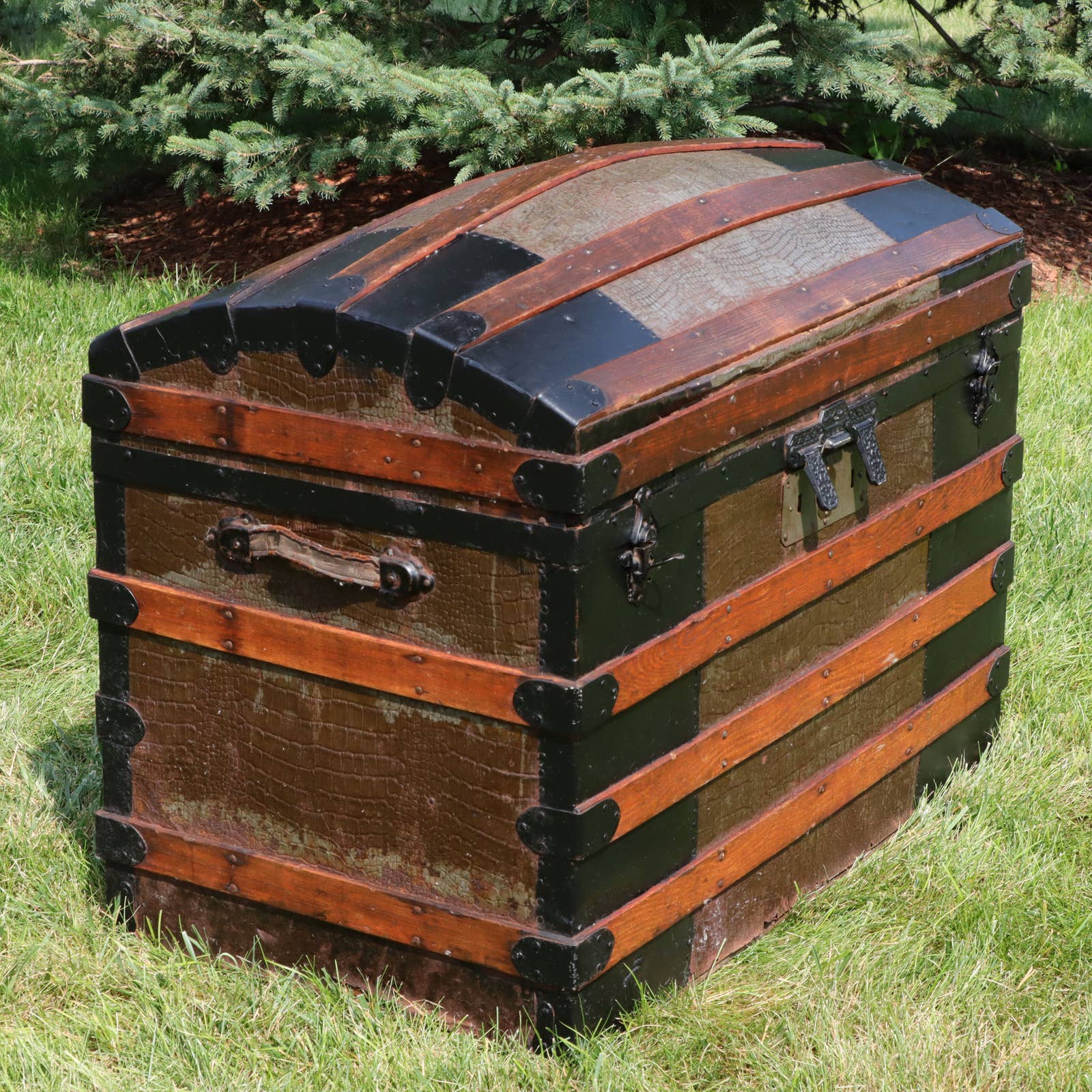 Antique Steamer Trunk Circa early 1900's Excellent Shape